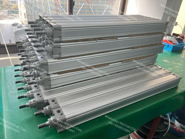 Double acting pneumatic cylinder